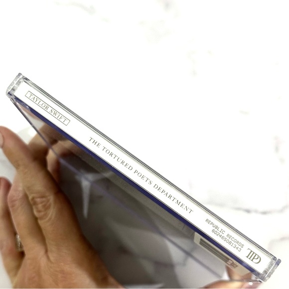 SIGNED TTPD CD Taylor Swift Tortured Poets Department - Picture 5 of 5